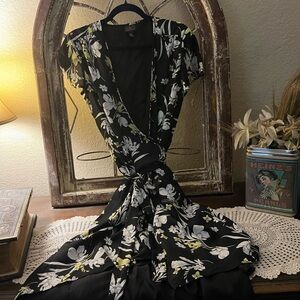 Flowered Dress Brand Worthington b, Black With white Flowers Size Medium…
